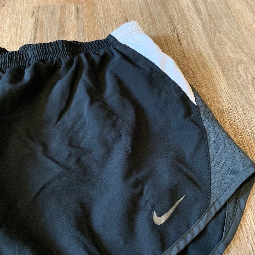 Nike *slight snag
